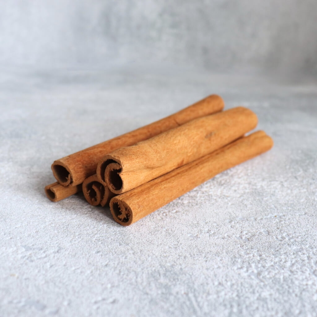 Dekorační skořice – 12 cm, přírodní prvek pro voňavé aranžmá, balení 5 ks